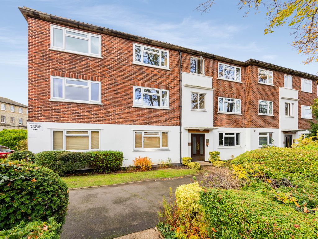 2 bed flat to rent in Park Road, Berrylands, Surbiton KT5, £1,550 pcm