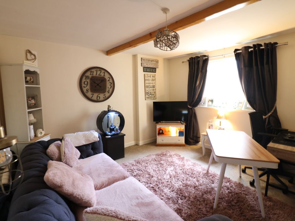 1 bed flat to rent in Fox Apartments Silver Street, Stainforth