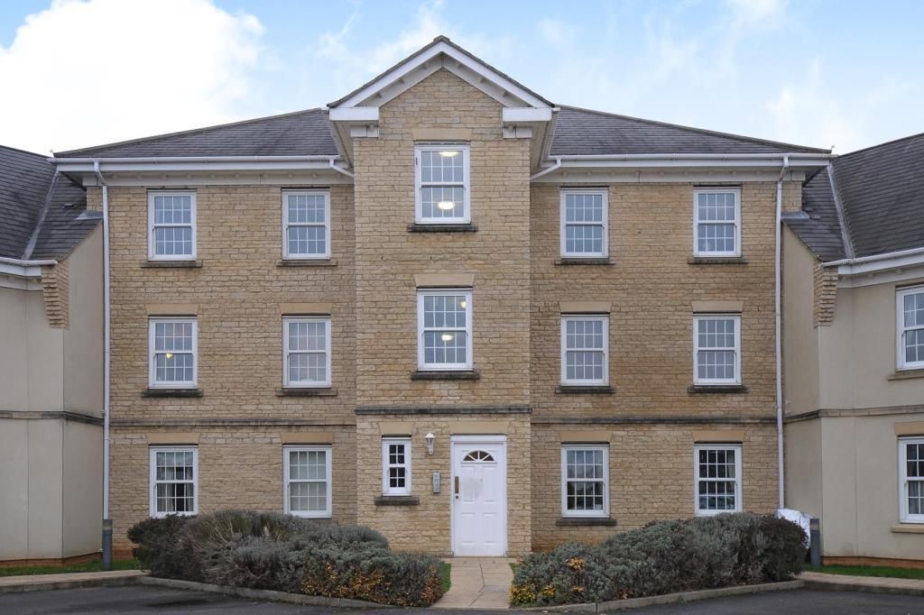 2 bed flat for sale in Bure Park, Bicester OX26, £230,000 Zoopla