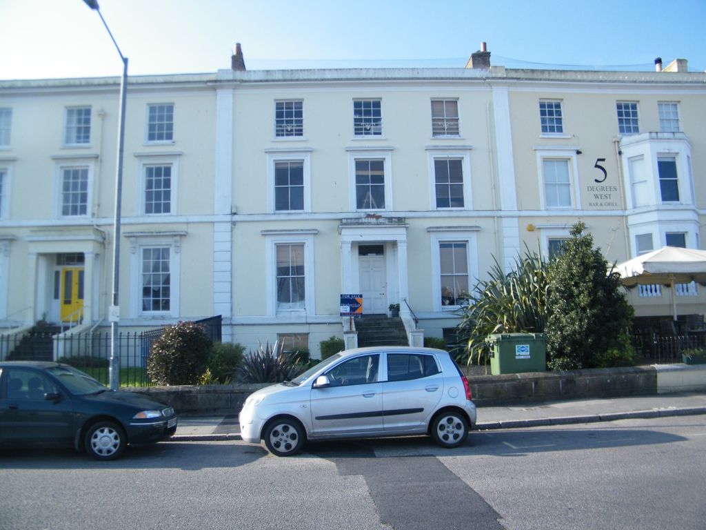 Studio to rent in Grove Place, Falmouth TR11, £750 pcm Zoopla