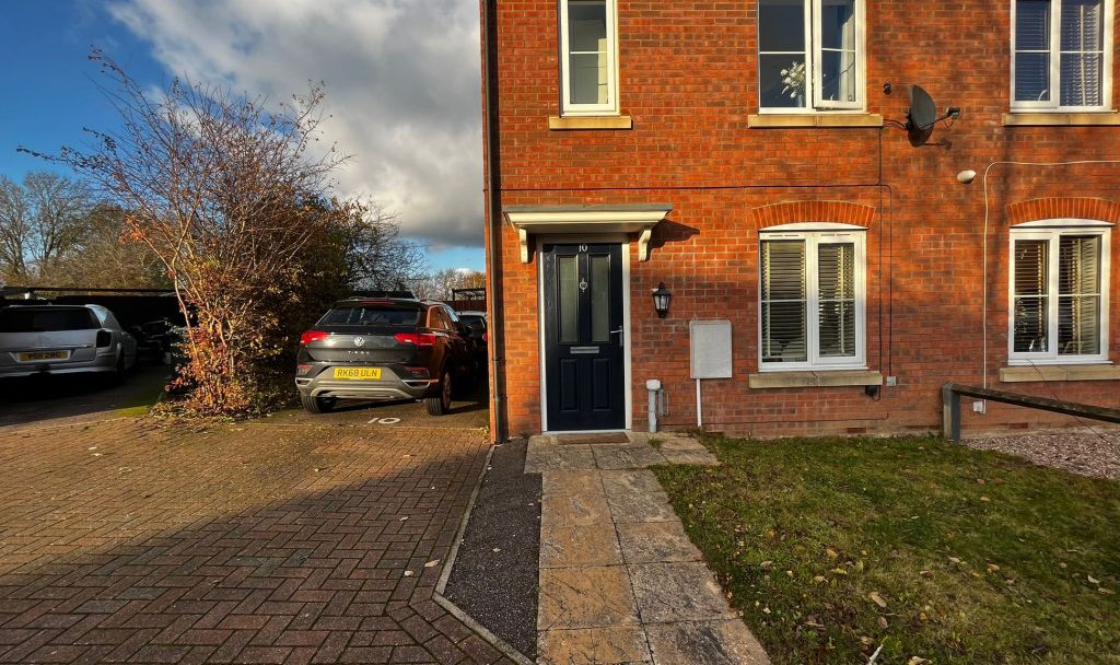 2 bed semidetached house for sale in Bedford 9Aa, Bedford MK42, £
