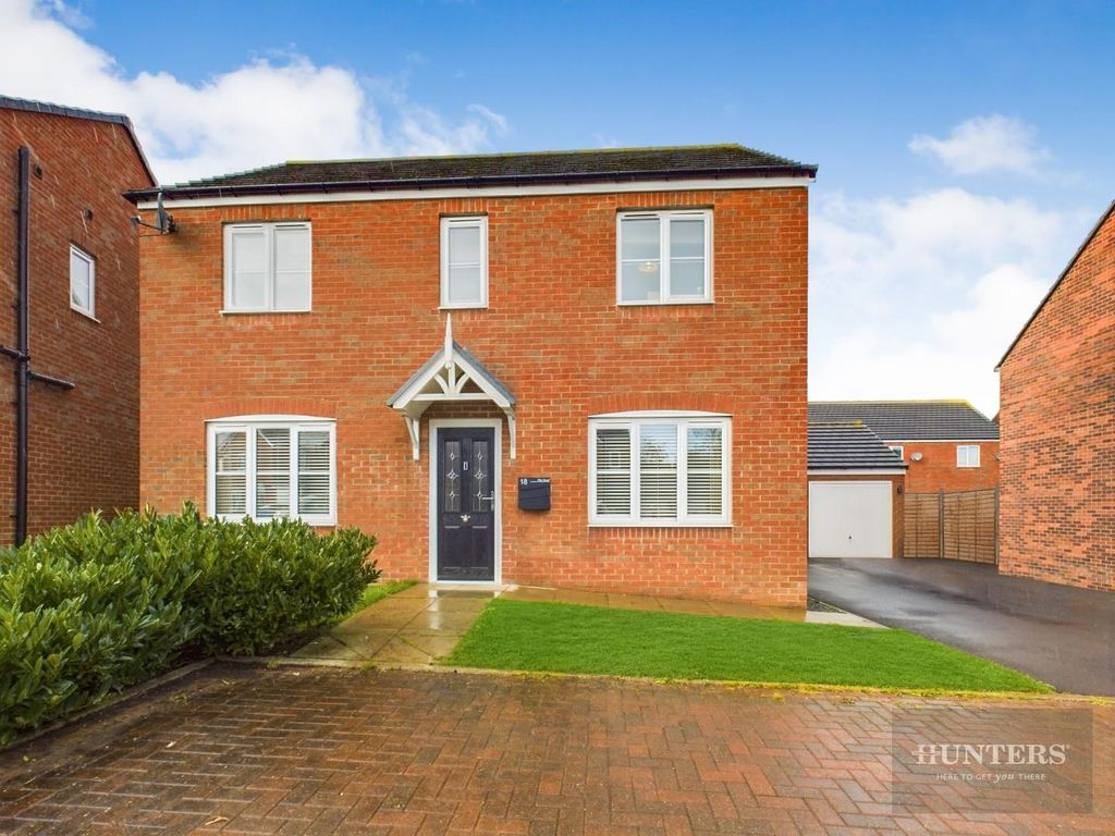 4 bed detached house for sale in Flint Road, Sunderland SR4, £250,000