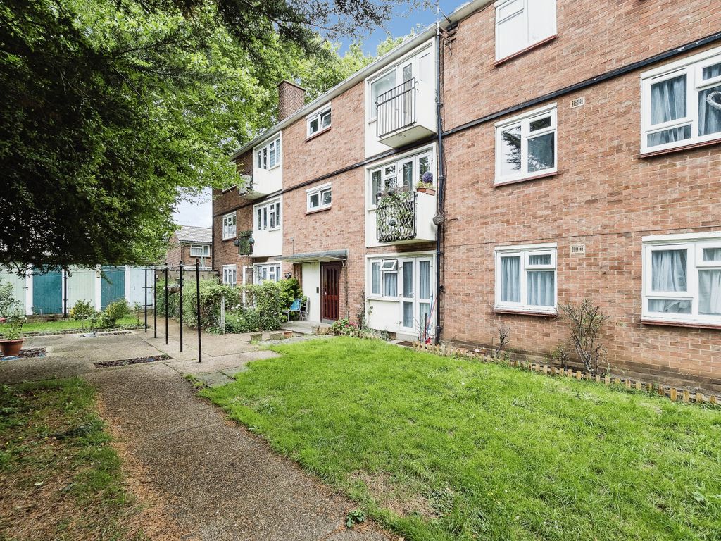 3 bed flat for sale in Brading Crescent, Wanstead E11 Zoopla