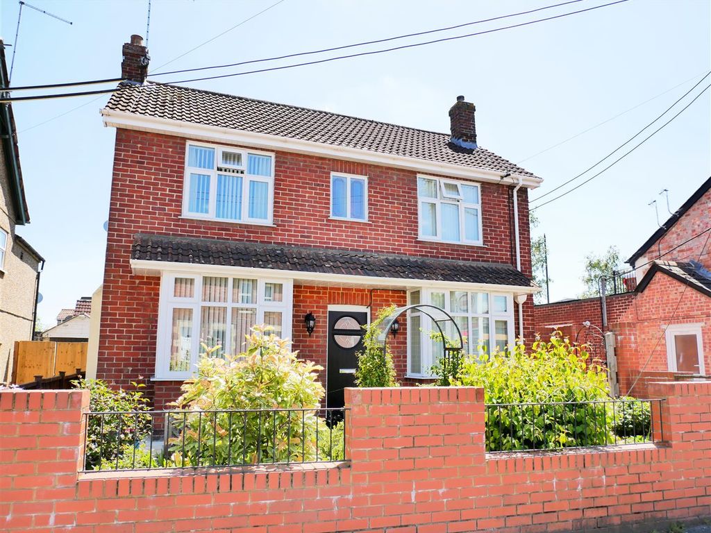 3 bed detached house for sale in Oxford Road, Calne SN11 Zoopla