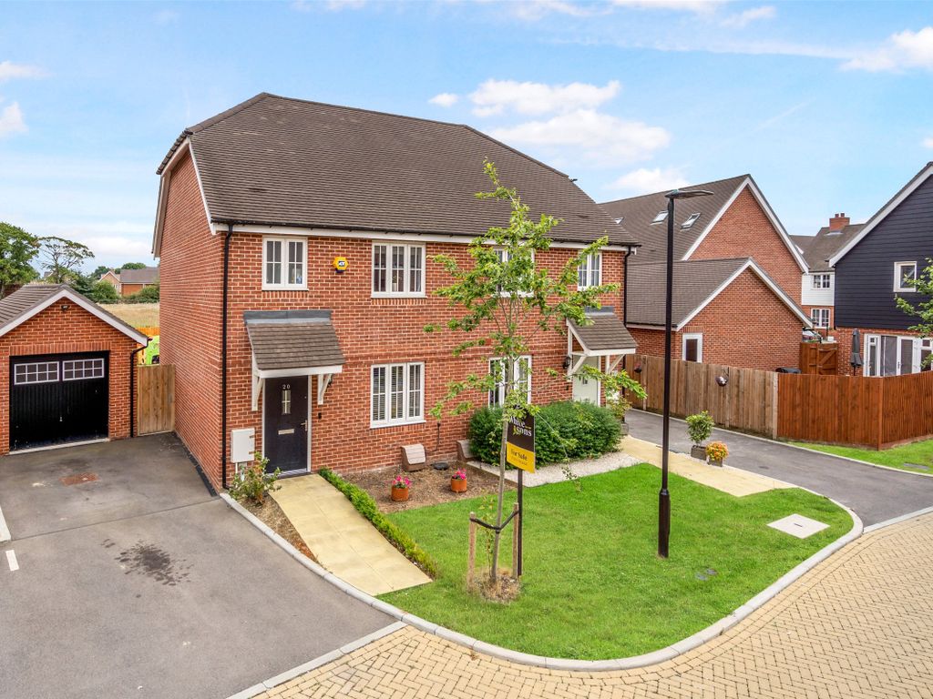 3 bed semidetached house for sale in Knowles Road, Horley RH6 Zoopla