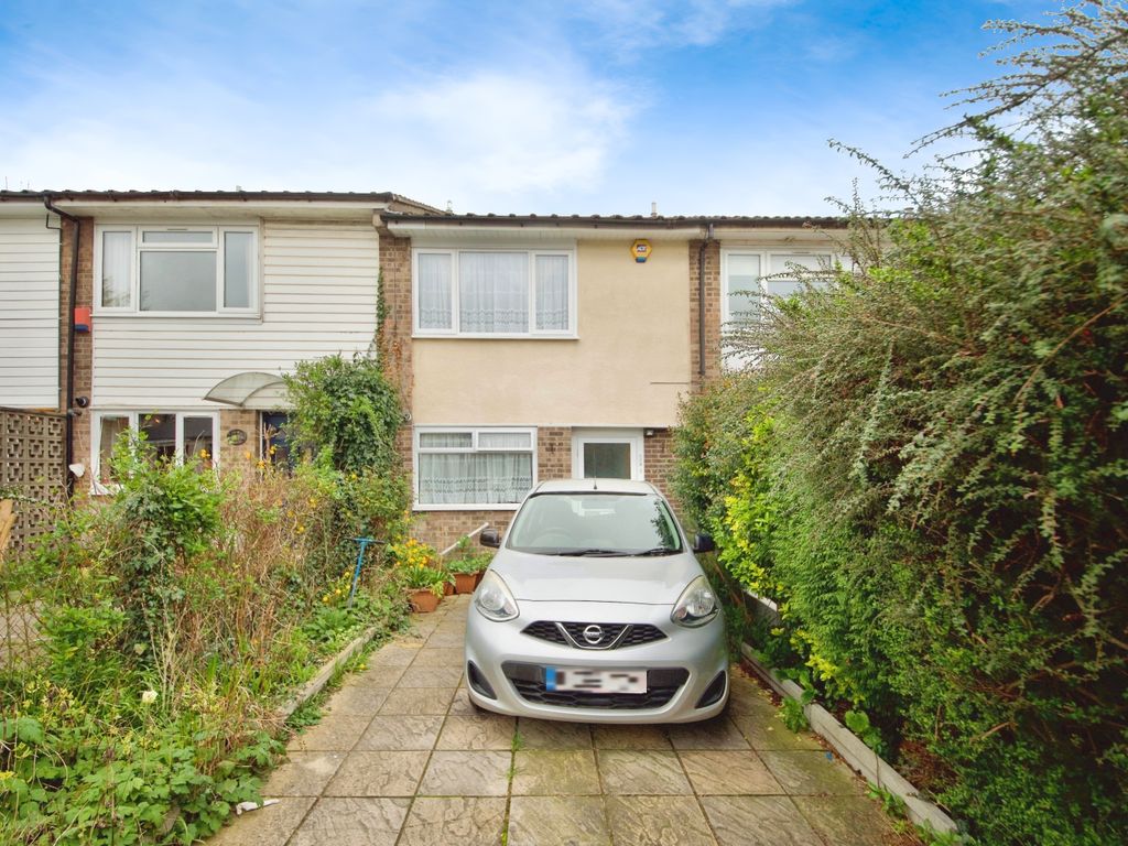 3 bed terraced house for sale in Forest Road, London E11, £550,000 Zoopla