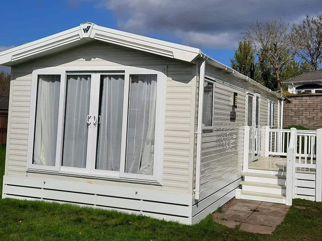 2 bed mobile/park home for sale in Brechin Road, Montrose DD10, £28,650