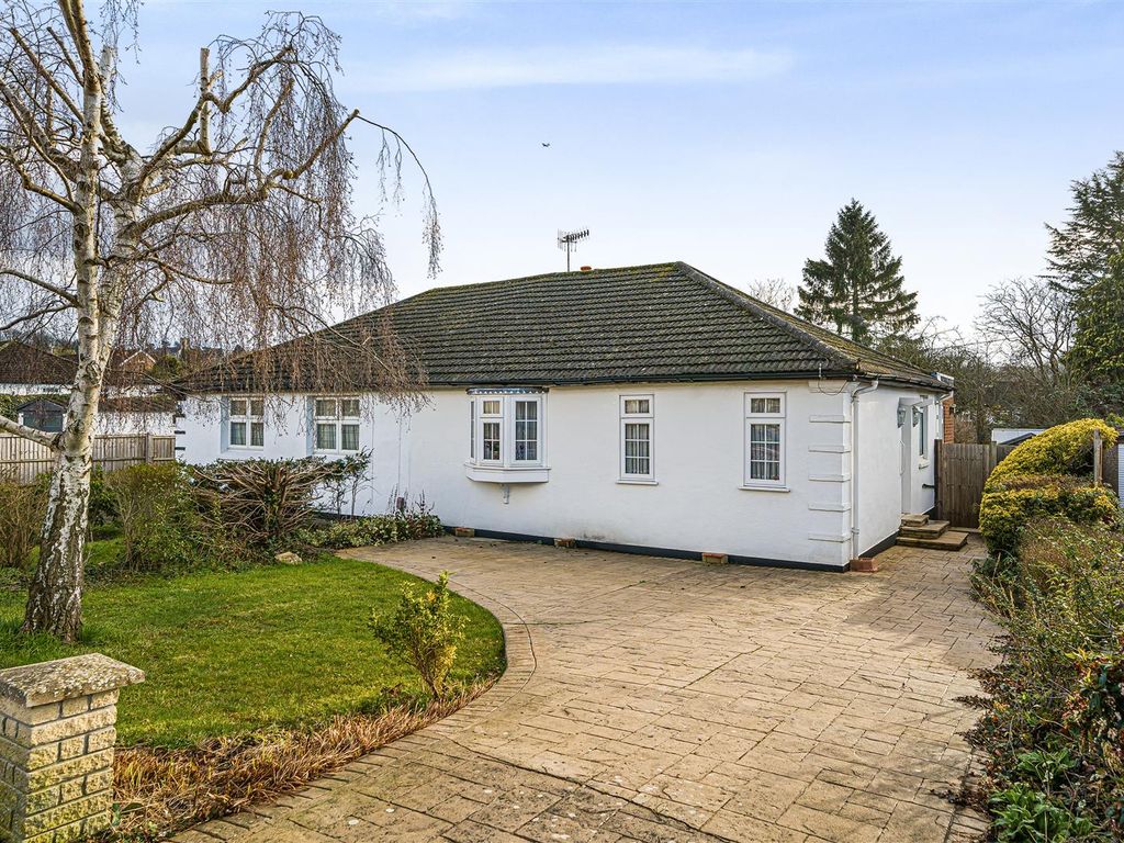 1 bed semidetached bungalow for sale in Oundle Avenue, Bushey WD23