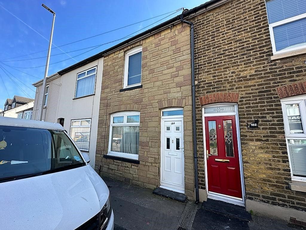 2 bed terraced house for sale in Station Road, Rainham, Gillingham ME8