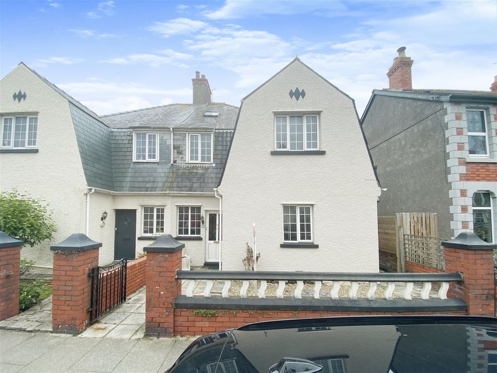4 bed semidetached house for sale in Victoria Avenue, Porthcawl CF36