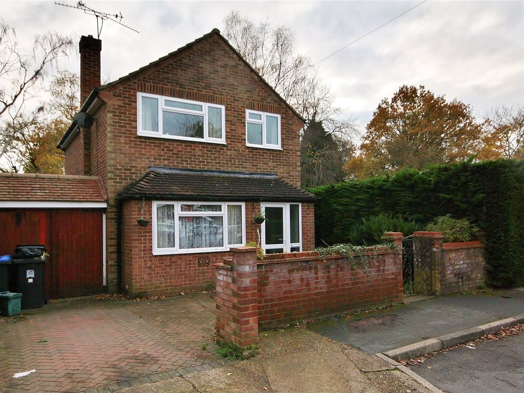 3 bed detached house for sale in Five Oaks Close, Woking, Surrey GU21