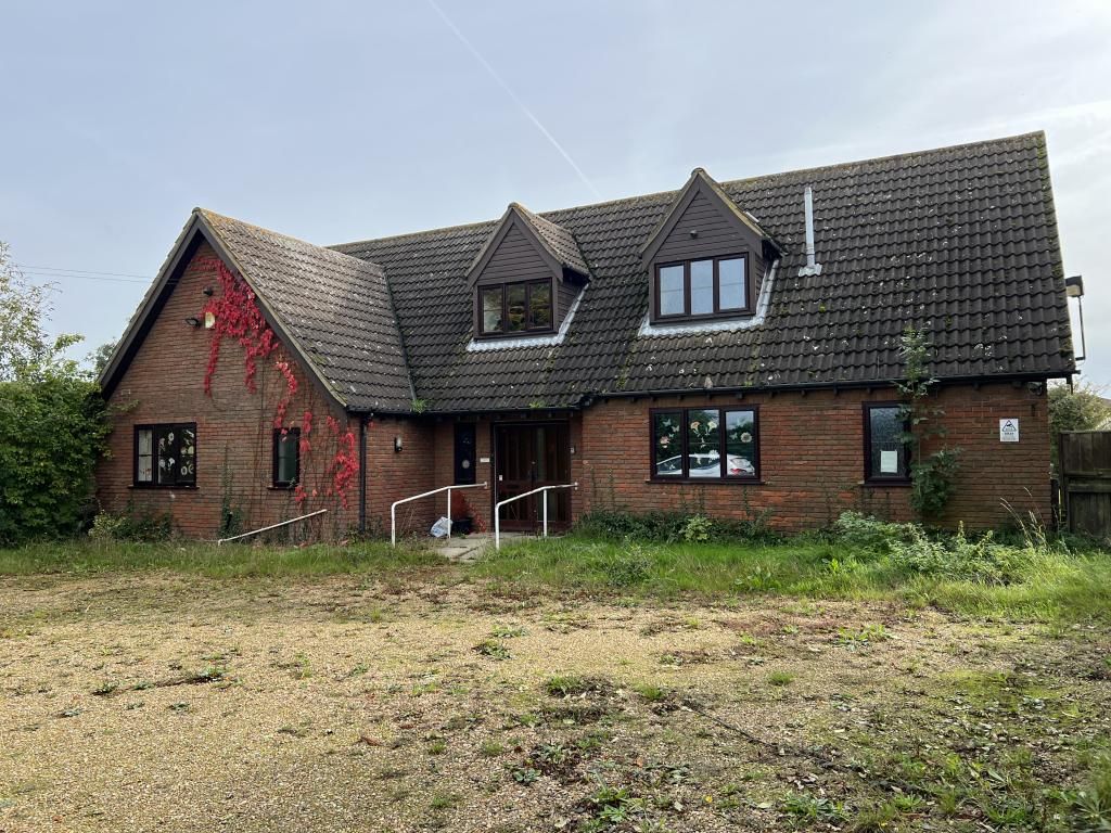 7 bed detached house for sale in Cotton End Road, Wilstead, Bedford