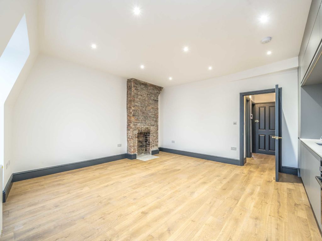 2 bed flat for sale in Colney Hatch Lane, London N10, £475,000 Zoopla