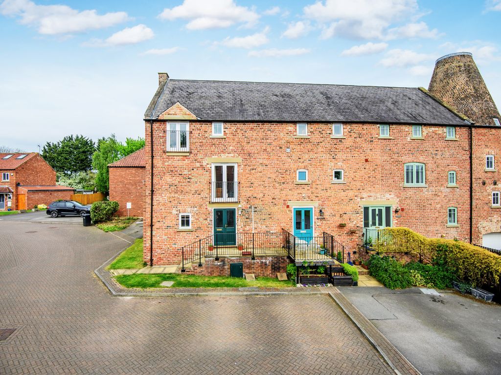4 bed detached house for sale in Waterside, Boroughbridge, York, North