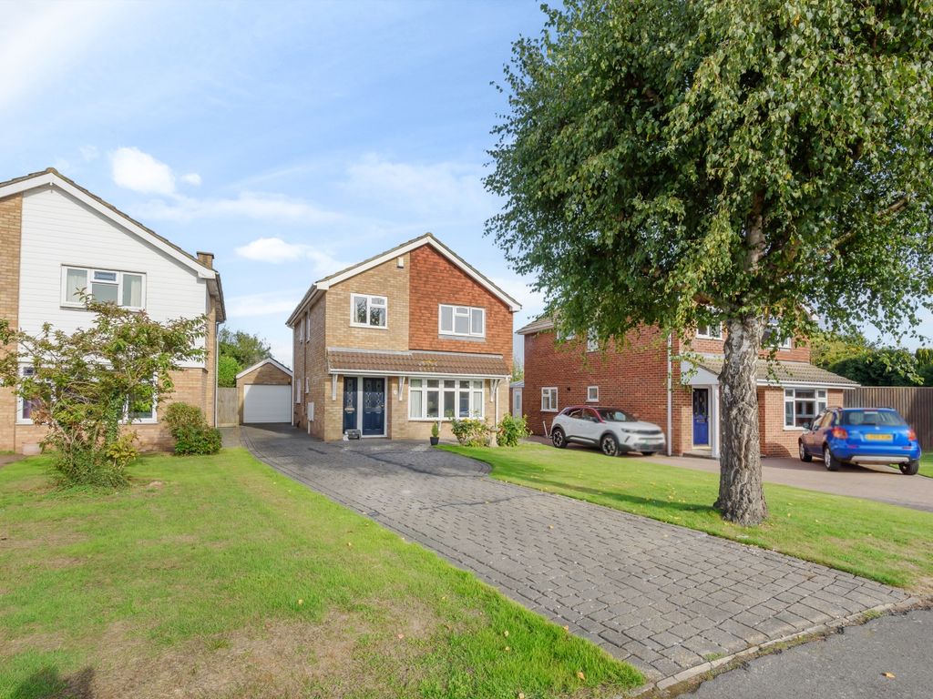 4 bed detached house for sale in Claremont Road, Hextable, Swanley BR8
