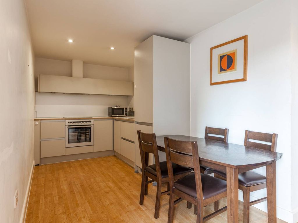 2 bed flat to rent in Hereford Road, Bow, London E3 Zoopla