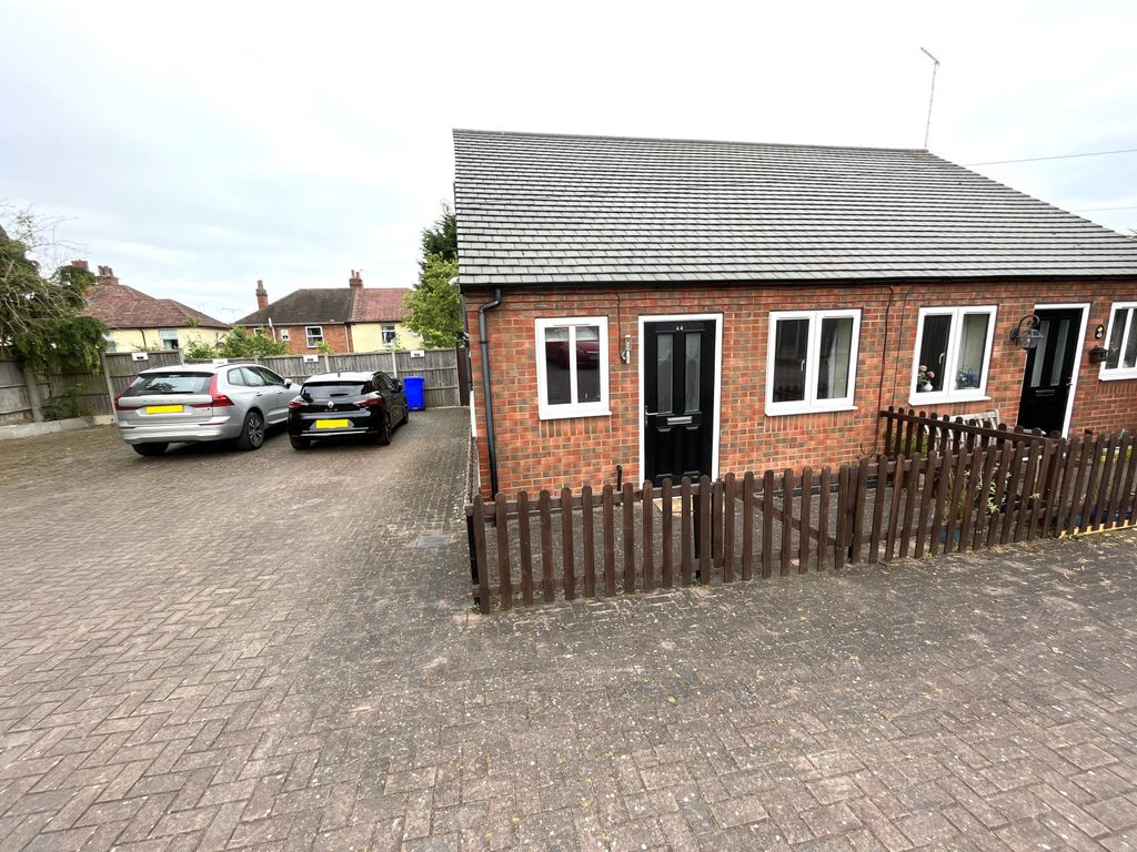 1 bed bungalow for sale in Nelson Street, Winshill, BurtonOnTrent