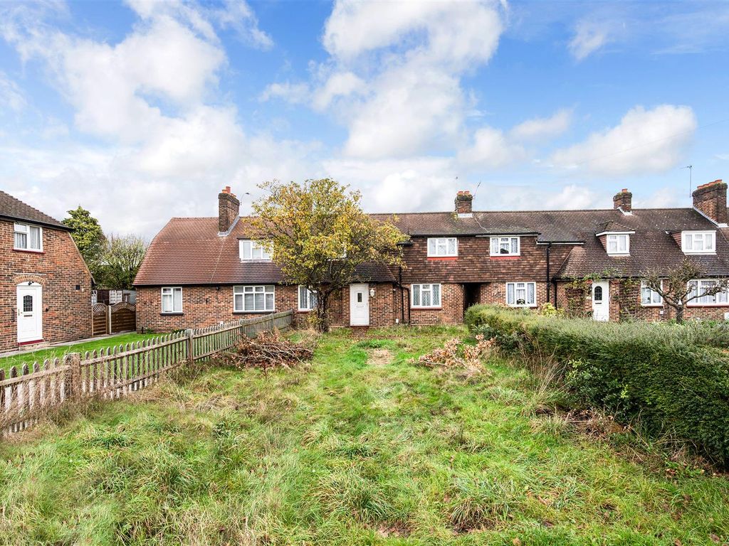 2 bed terraced house for sale in Hook Road, Epsom KT19, £375,000 Zoopla