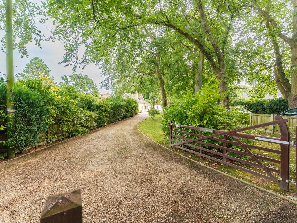 4 bed property for sale in The Avenue, Wroxham, Norwich NR12, £750,000