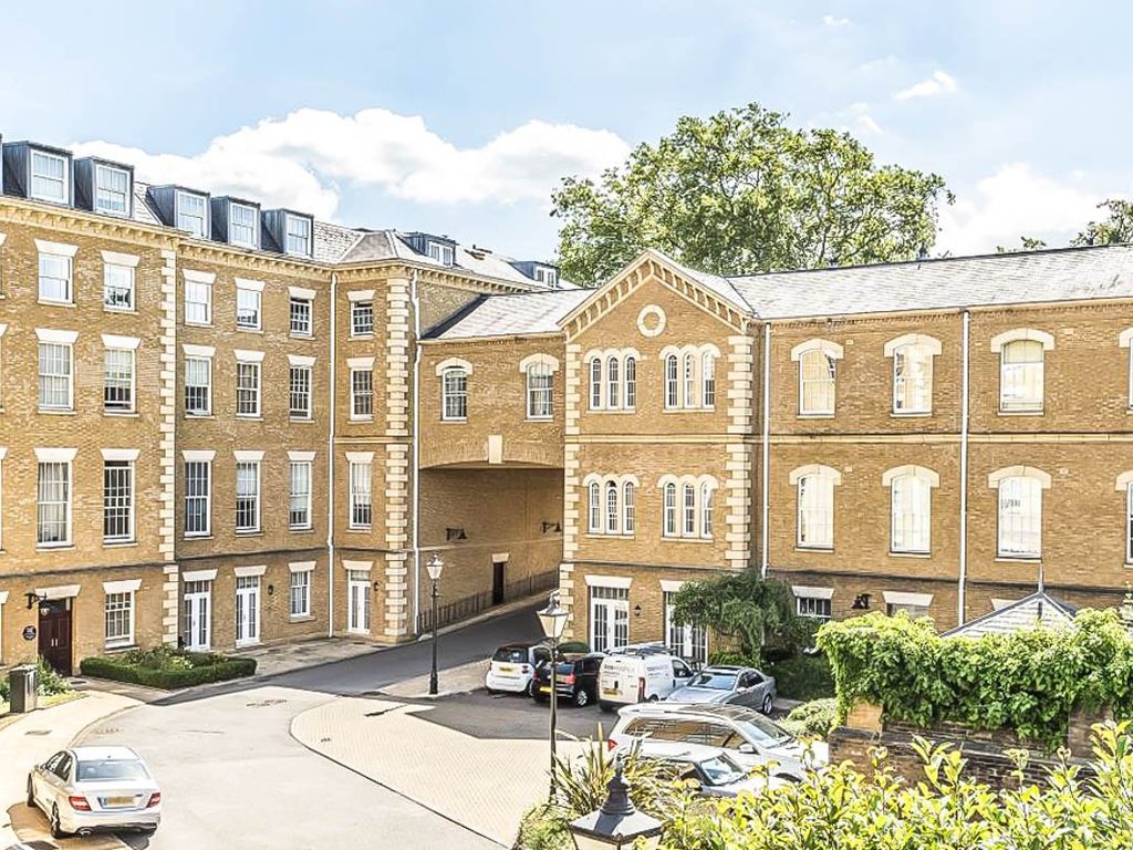 1 bed flat for sale in Princess Park Manor, Royal Drive, London N11, £345,000 Zoopla