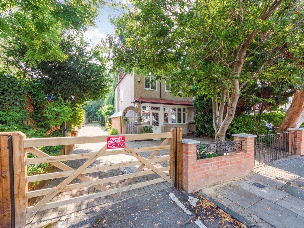 3 bed end terrace house for sale in Heatherdene Close, Mitcham CR4 Zoopla