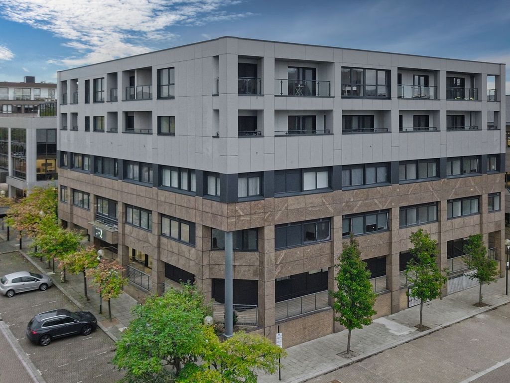 152 Silbury Boulevard, Milton Keynes MK9  