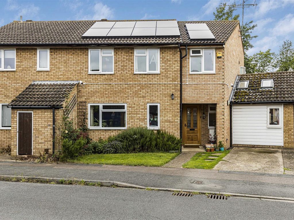 5 bed semidetached house for sale in Armitage Way, Cambridge CB4, £