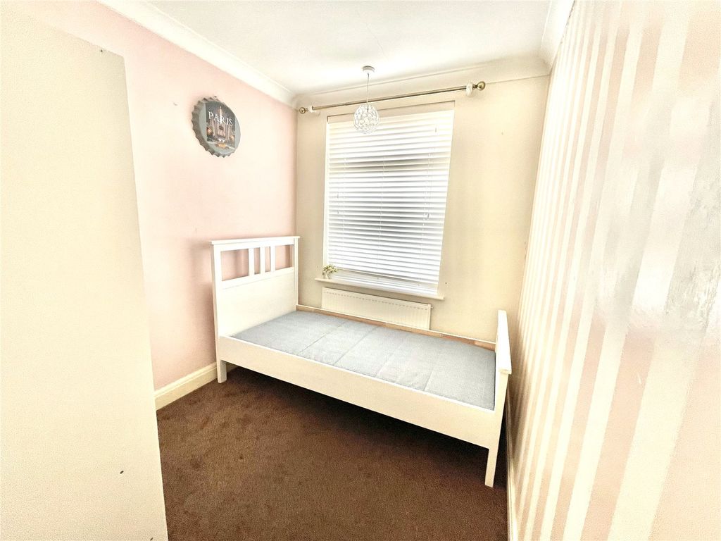 Room to rent in North Street, Romford RM1 Zoopla