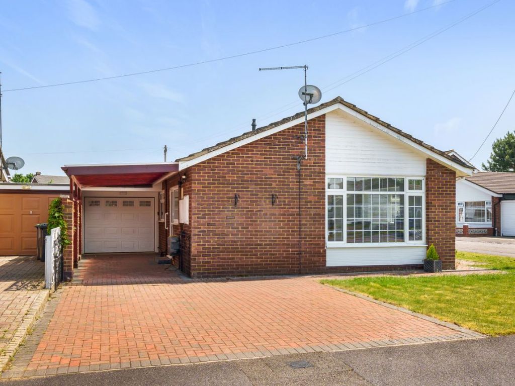 3 bed detached bungalow for sale in Orchard Way, Cranfield, Bedford