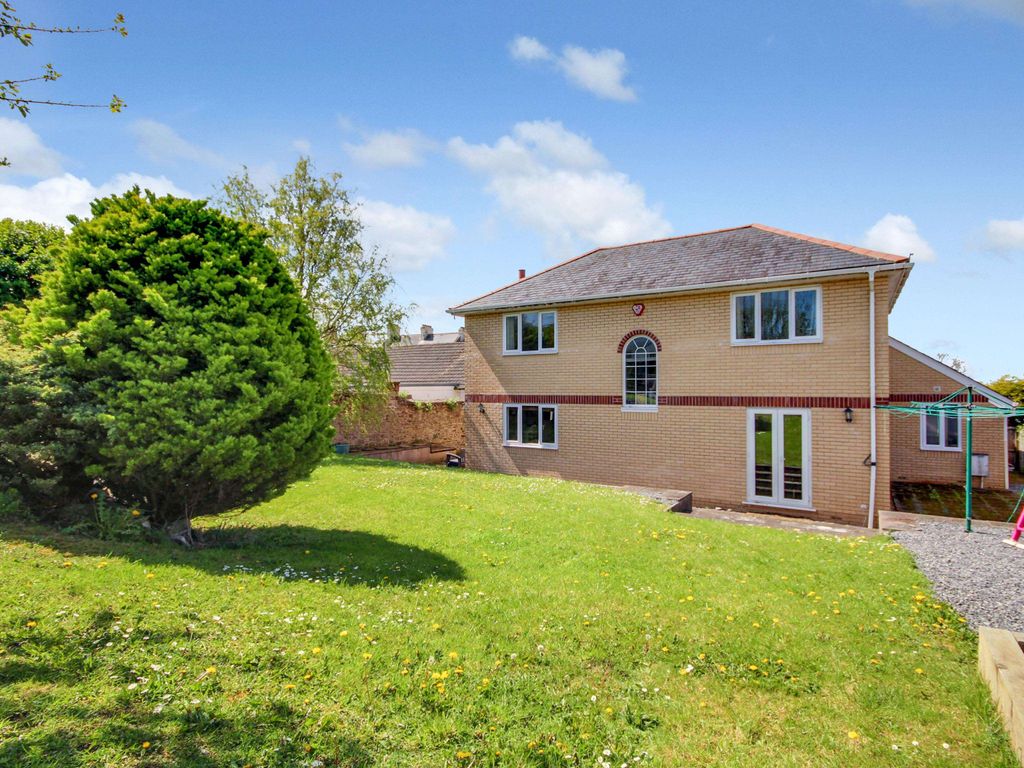 4 bed detached house for sale in Sunset Heights, Barnstaple EX32, £