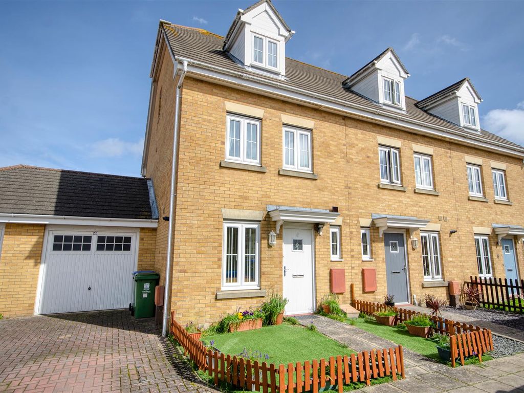 3 bed town house for sale in Sartoris Close, Warsash, Southampton SO31