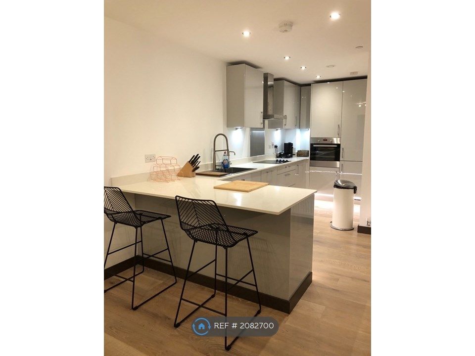 2 bed flat to rent in Riverside View, Reading RG1, £1,800 pcm Zoopla