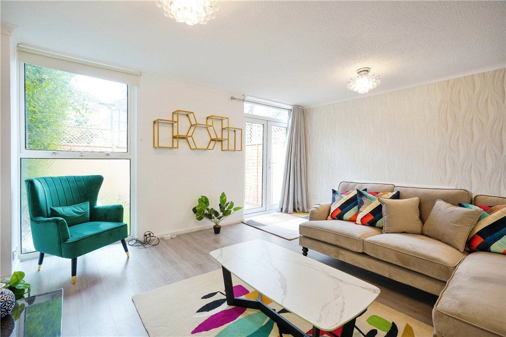 3 bed terraced house for sale in Dunston Road, London SW11, £625,000