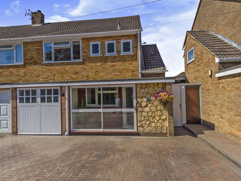 4 bed semidetached house for sale in Beaconsfield, Luton LU2 Zoopla