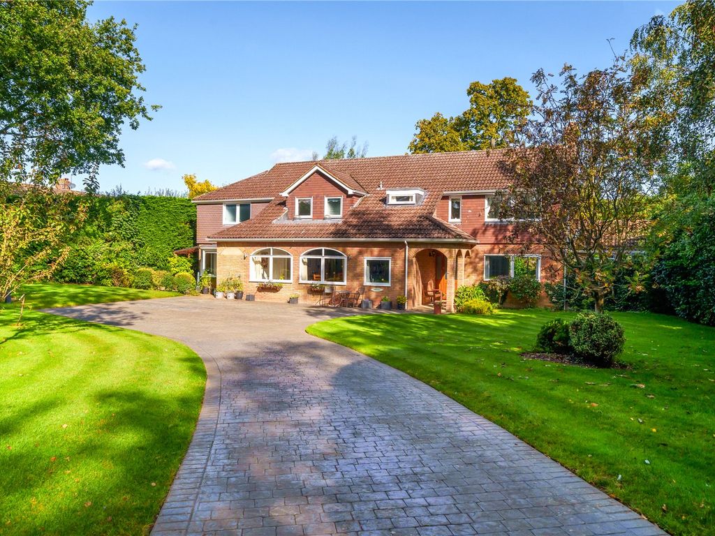 6 bed detached house for sale in Mountview Road, Claygate KT10, £2,000,000 Zoopla