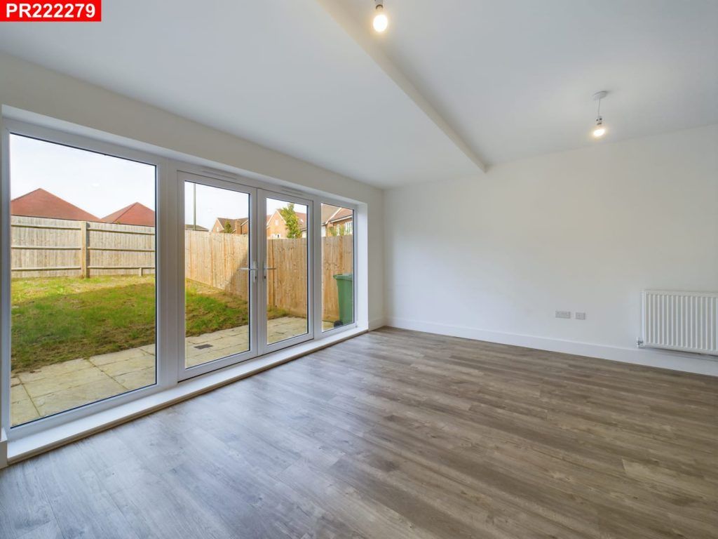 4 bed terraced house to rent in Beatrice Square, Tadworth KT20, £2,552