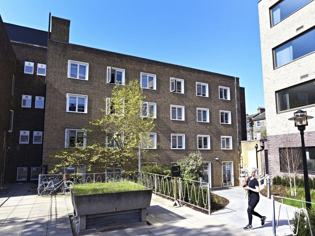 Room to rent in Lewisham Way, London, Greater London SE14 Zoopla