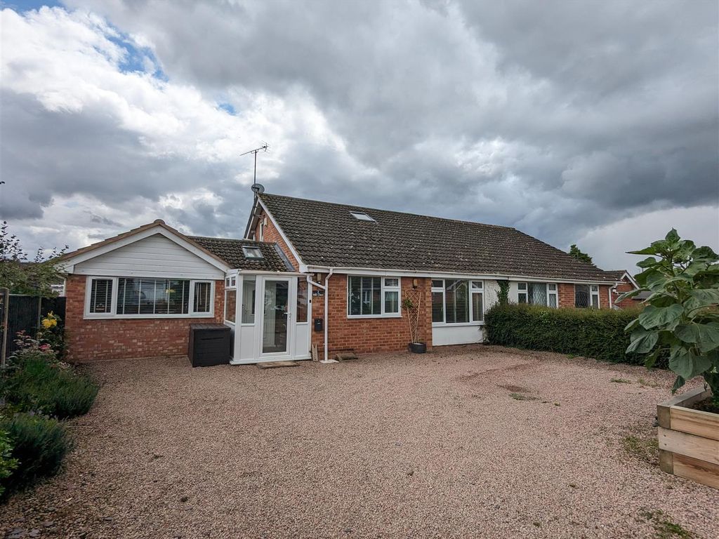 4 bed semidetached house for sale in Mill Close, Credenhill, Hereford