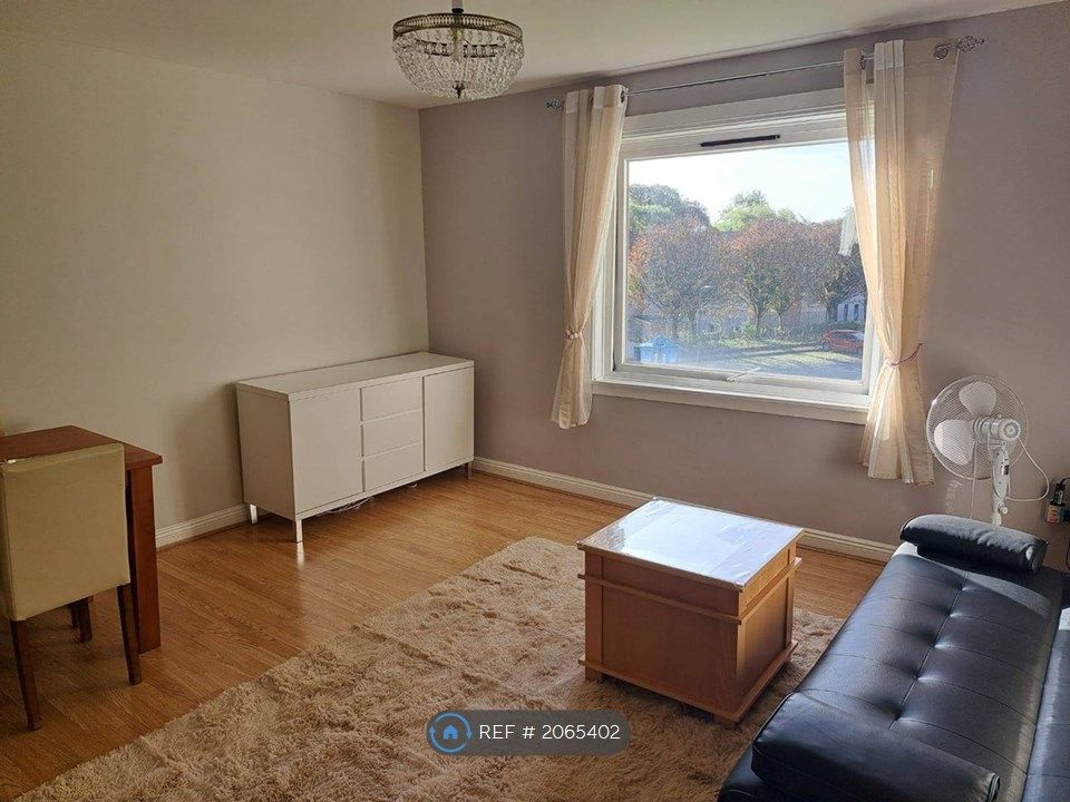 3 bed flat to rent in Tarbolton Road, Cumbernauld G67, £775 pcm Zoopla