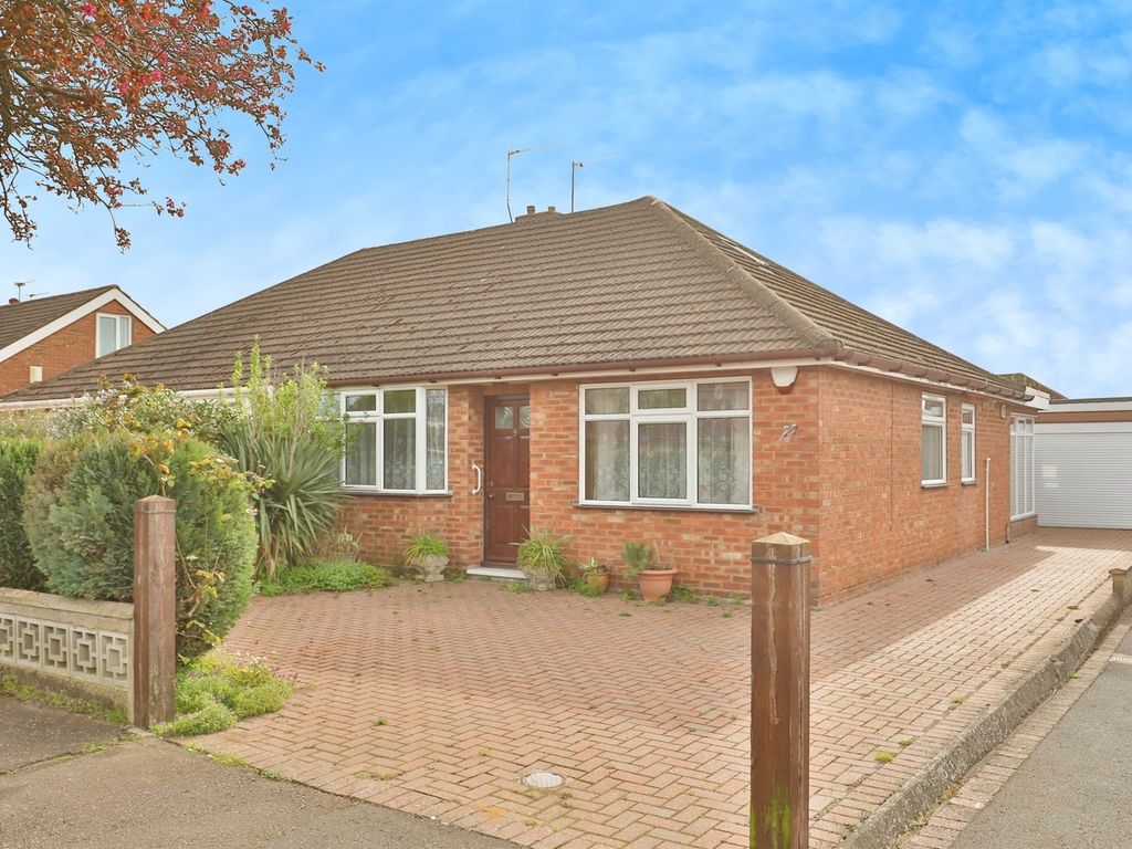 3 bed bungalow for sale in Tiercel Avenue, Sprowston, Norwich NR7, £