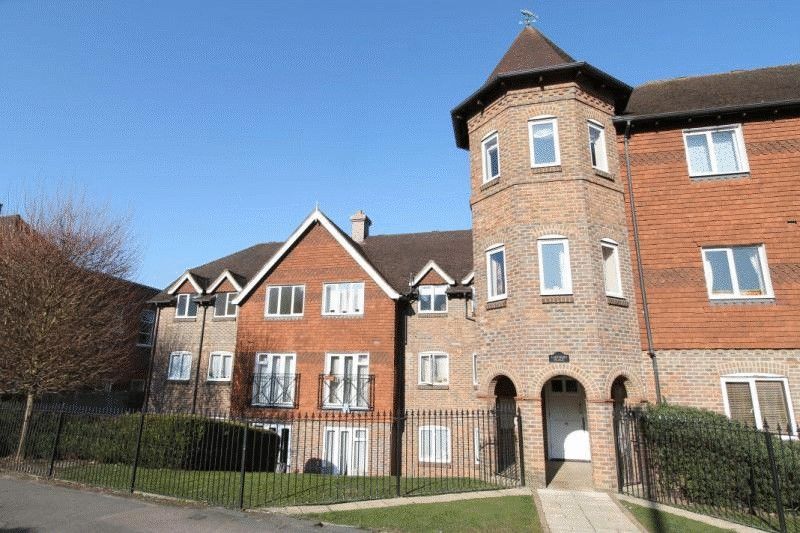 2 bed flat to rent in Ockford Road, Godalming GU7 Zoopla