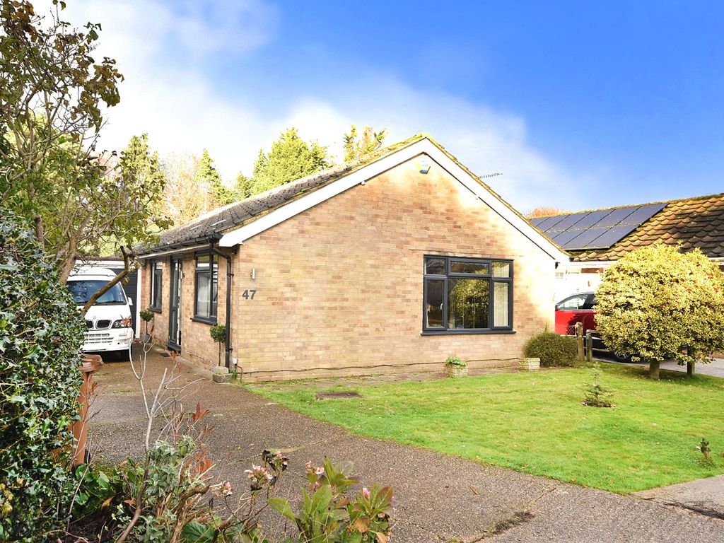 3 bed bungalow for sale in Horley, Surrey RH6, £650,000 Zoopla