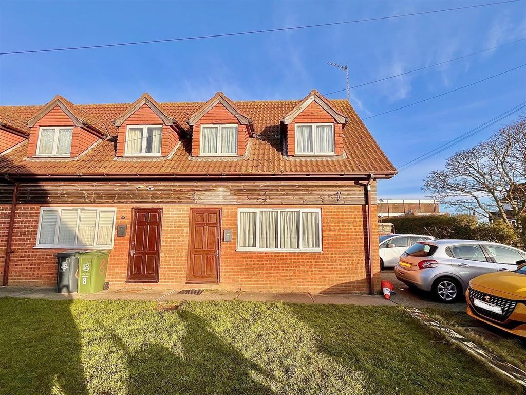 2 bed end terrace house for sale in The Crescent, Hemsby, Great
