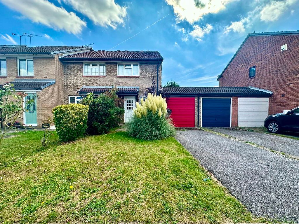 2 bed terraced house for sale in Juniper Way, Harold Wood, Romford RM3