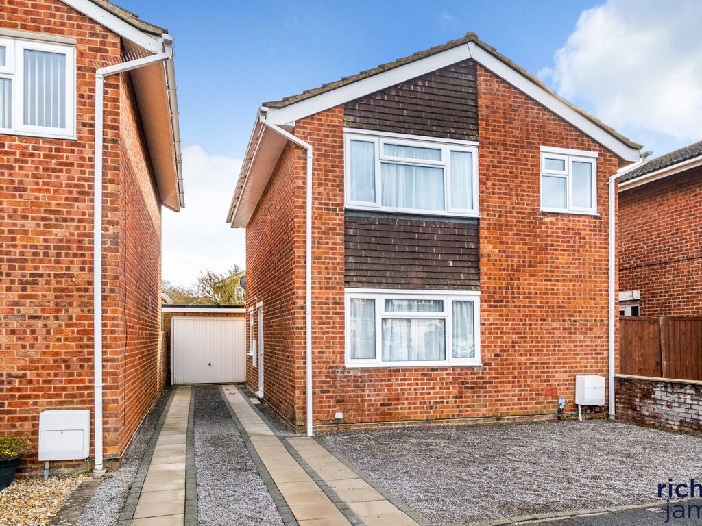 3 bed detached house for sale in Forsey Close, Covingham, Swindon