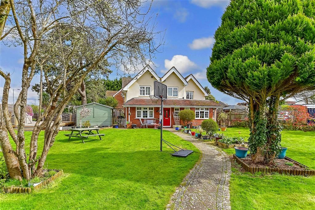 5 bed detached house for sale in London Road, Waterlooville, Hampshire