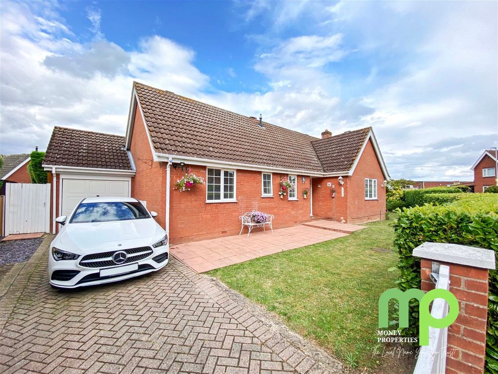 3 bed bungalow for sale in Blenheim Drive, Attleborough NR17 Zoopla