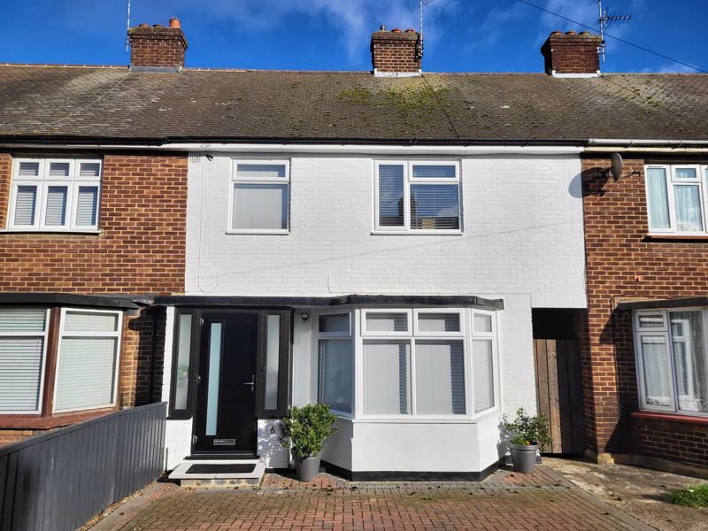 3 bed property for sale in Childs Crescent, DA10, £400,000