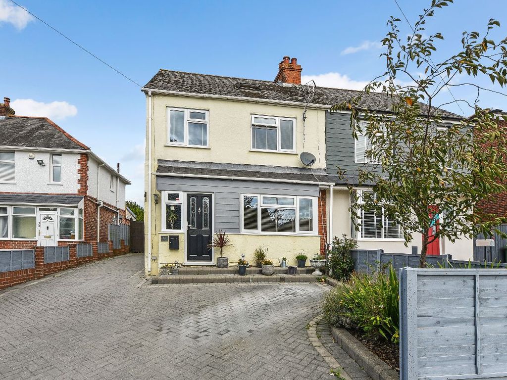 4 bed semidetached house for sale in Queens Crescent, Horndean