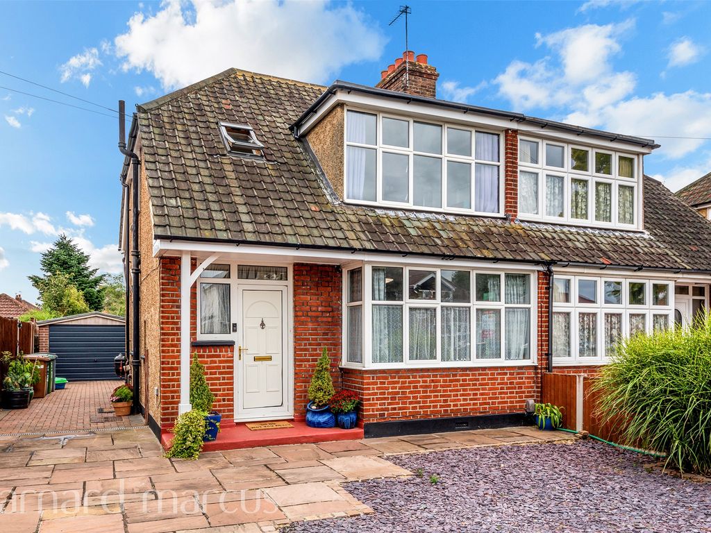 3 bed semidetached house for sale in Chattern Road, Ashford TW15, £